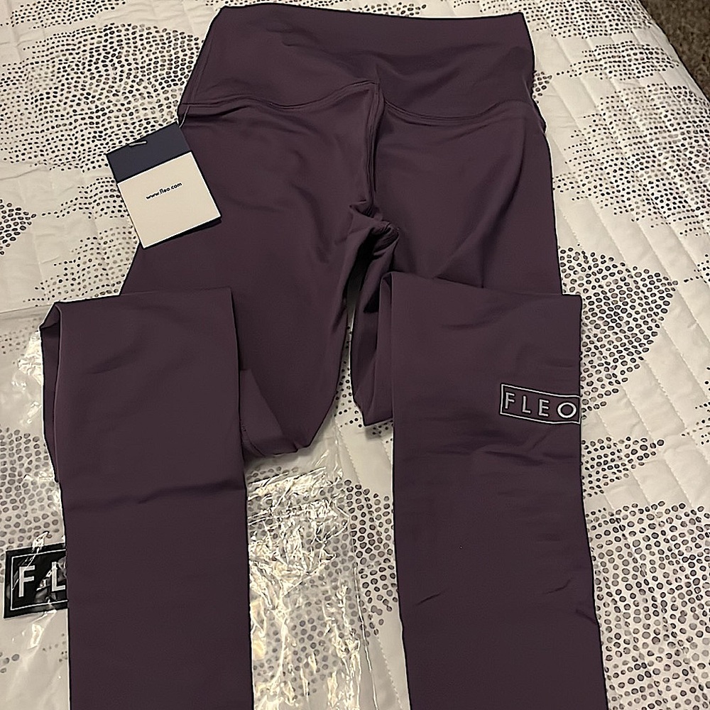 NWT Fleo El Toro 28” Leggings
